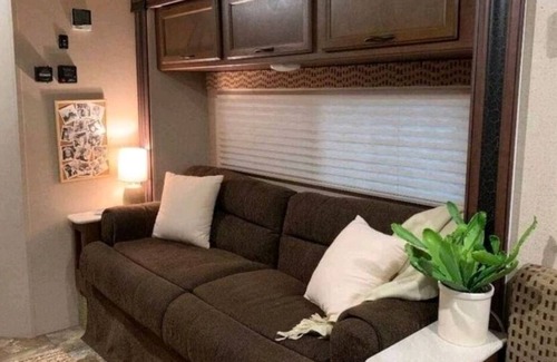 Bay Lake RV Rental | Reconnect with nature *FT WILDERNESS PURCHASED SEPARATELY *