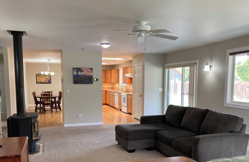 Winthrop House | Recreation Retreat - 3BR/2BA Walk to town, trails, rink, pizza, theater, river!
