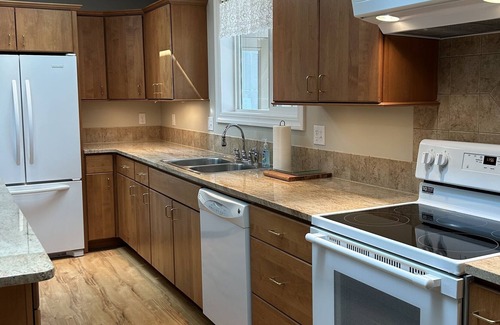 Winthrop House | Recreation Retreat - 3BR/2BA Walk to town, trails, rink, pizza, theater, river!