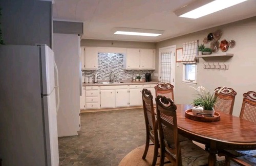 Gray House | Rector House (Hot Tub, Pet Friendly 🐾)
