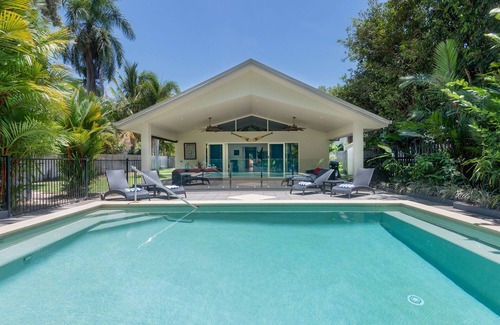 Port Douglas House | Red Anchor, 30 Mudlo Street - 5 Bedroom House Close To Town