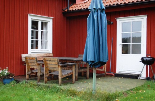 Ydre Municipality House | Red and white holiday home near the forest and not far from the lake and swimming facilities