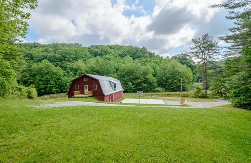 Elk Park House | Red Barn at Tiffanys Estate