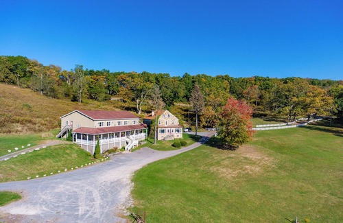 Swanton House | Red Barn Inn Room 6: Lake Access, Par3 Golf, Fish