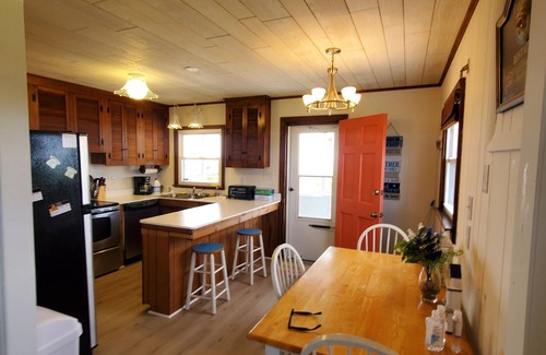 Salvo House | RED BEARD’S SLOOPnCharming 4-bedroom house overlooking the Pamlico Sound.