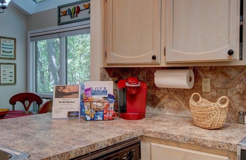 Mount Ida Condo | Red Bird Roost/20DRB hosted by LOVR