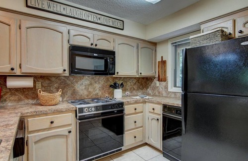 Mount Ida Condo | Red Bird Roost/20DRB hosted by LOVR