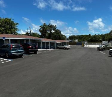 South Daytona Hotel | Red Carpet Inn Daytona Beach