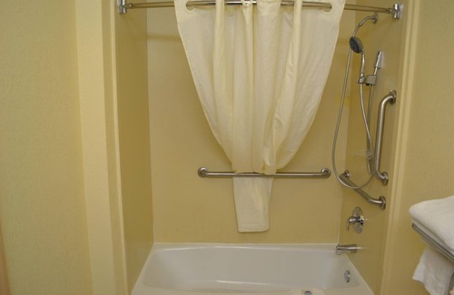 Irvington Hotel | Red Carpet Inn Newark Irvington, NJ