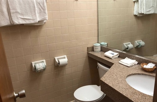 North Syracuse Hotel | Red Carpet Inn North Syracuse