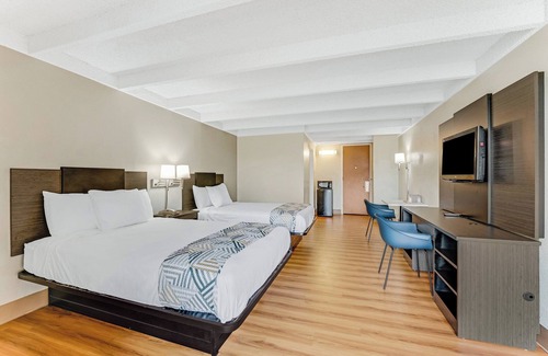 Somerton Hotel | Red Carpet Inn & Suites