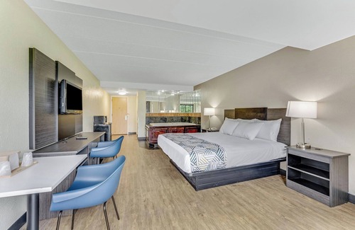Somerton Hotel | Red Carpet Inn & Suites