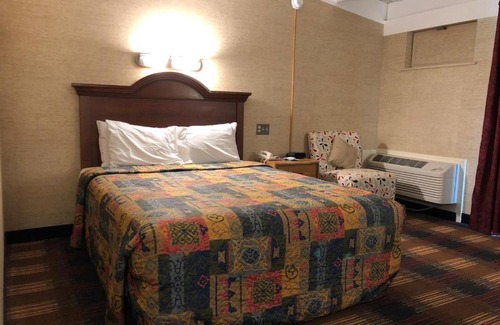 North Syracuse Hotel | Red Carpet Inn Syracuse Airport