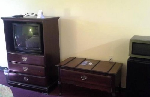 Augusta Hotel | Red Carpet Inn