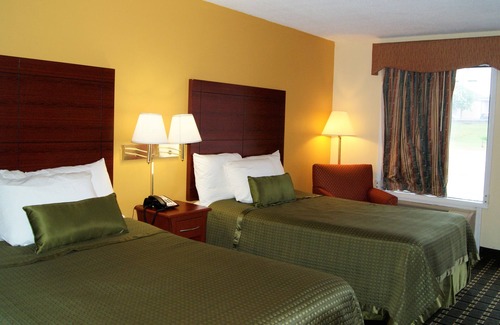 Natchez Hotel | Red Carpet Inn