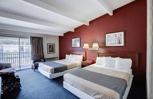 Cedar Knolls Hotel | Red Carpet Inn
