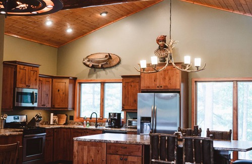Tomahawk House | Red Cloud Point Retreat - Luxe Peninsula Escape on Lake Mohawksin