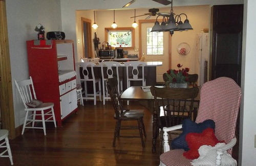 North Rose Cottage | Red Cottage On Sodus Bay Dog Friendly Sleeps 8
