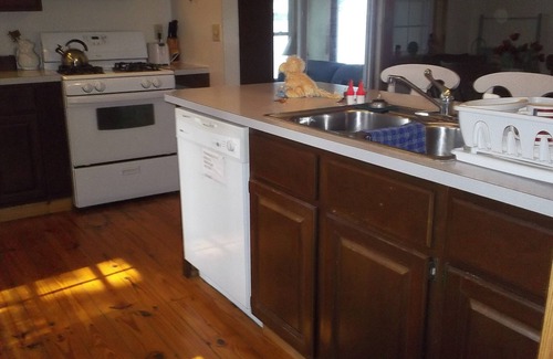 North Rose Cottage | Red Cottage On Sodus Bay Dog Friendly Sleeps 8