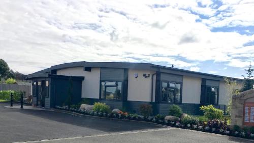 Stepps Resort | Red Deer Village Holiday Park - 3 Bedroom, Self-Catering Holiday Home