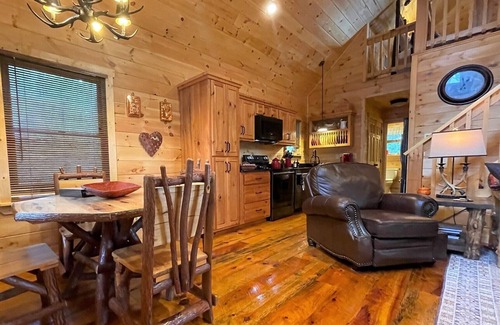 Indian Rock Springs Cabin | Red Door Cabin - couples delight!