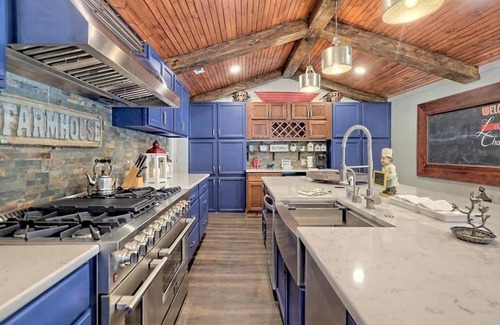 Cedar Cliff House | Red Door Retreat House & Cottage on Lake Chatuge- by Chatuge Home Concierge Lakefront, private dock, fire pit, hot tub