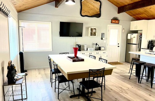 Big Bear House | Red Door Retreat- Cute & Cozy 2 Bed 1 Bath W/AC