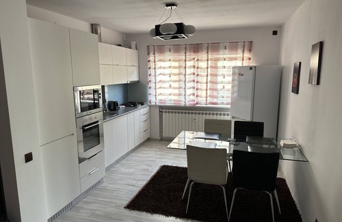 Bucharest Apartment | RED Flat 2BR With Luxurious King Bed & Hot Tub