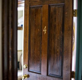 Williams Hotel | Red Garter Inn