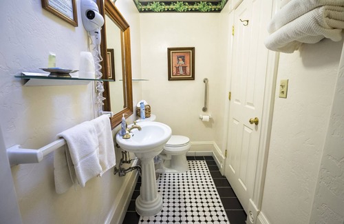 Williams Bed & Breakfast | Red Garter Inn