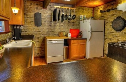 Skykomish Cabin | Red Hawk Hideaway- fun for family, friends & pets
