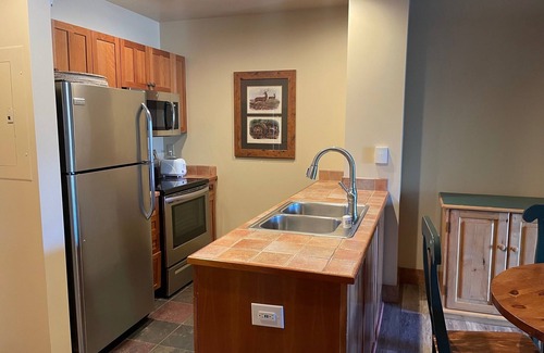 River Run Condo | Red Hawk Lodge-1 Bedroom-Garage Parking-Next to gondola in River Run-Free Wifi