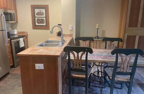 River Run Condo | Red Hawk Lodge-1 Bedroom-Garage Parking-Next to gondola in River Run-Free Wifi