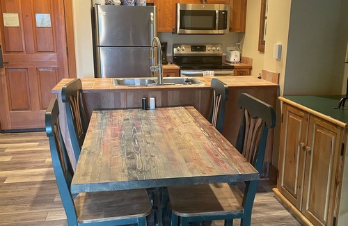 River Run Condo | Red Hawk Lodge-1 Bedroom-Garage Parking-Next to gondola in River Run-Free Wifi