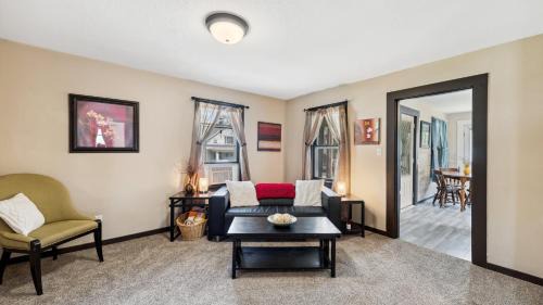 Lake City House | Red Hibiscus House - 3 Blocks from Lake Pepin