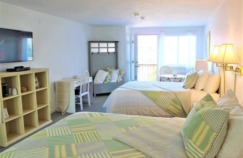 Falmouth Heights Hotel | Red Horse Inn
