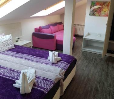 Vranyantsi Hotel | Red House