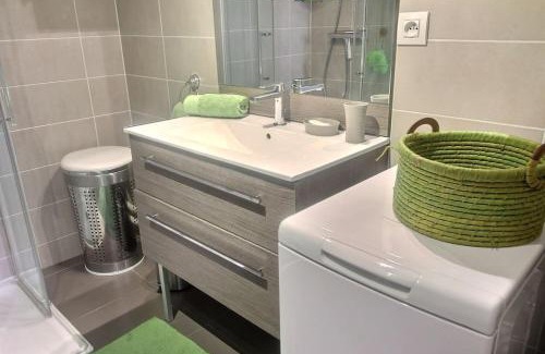 Suresnes Apartment | Red House