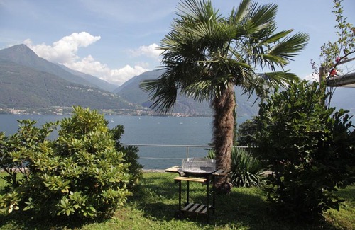 Vignola Apartment | Red House