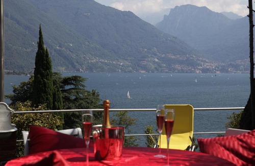 Vignola Apartment | Red House