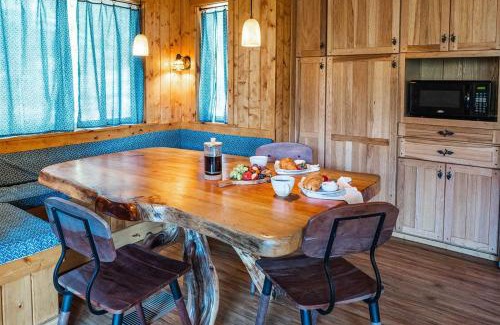 West Village House | Red House - Minutes to Shaver Lake