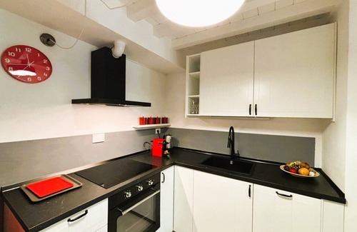 Isolotto Apartment | RED LILY APARTMENT