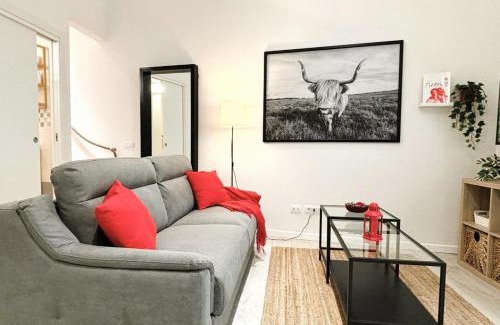 Isolotto Apartment | Red Lily Apartment