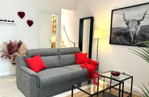 Isolotto Apartment | Red Lily Apartment