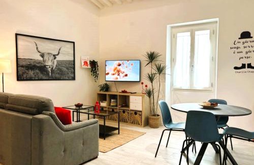 Isolotto Apartment | Red Lily Apartment