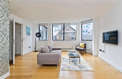 Castle Baynard Apartment | Red Lion Court by City2Stay