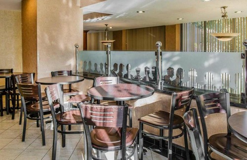 Hunters Point Hotel | Red Lion Inn & Suites Long Island City