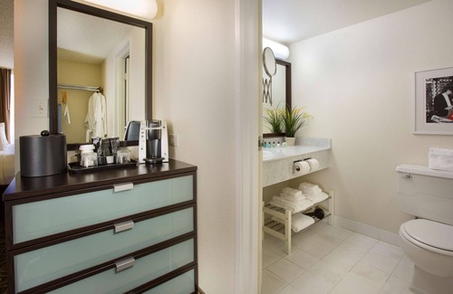 Olympia Hotel | Red Lion Inn & Suites Olympia, Governor Hotel