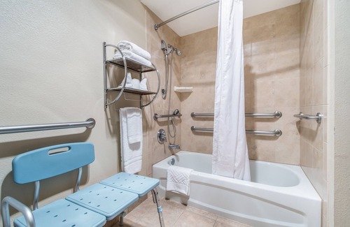 Salmon Creek Hotel | Red Lion Inn & Suites Salmon Creek .