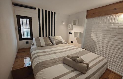 Tetuan Apartment | Red Loft in Madrid
